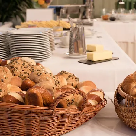 Kurhaus Hotel 2*